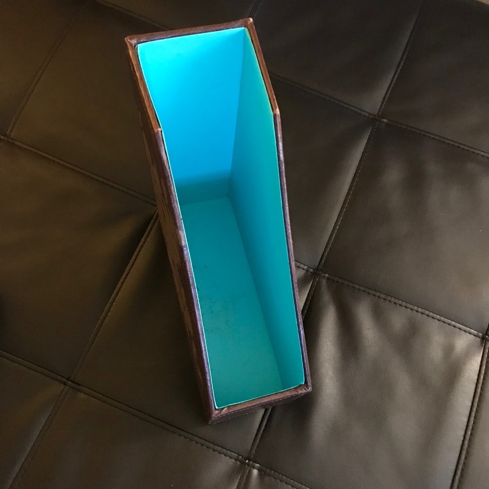 Magazine holder - Picture 2 of 4
